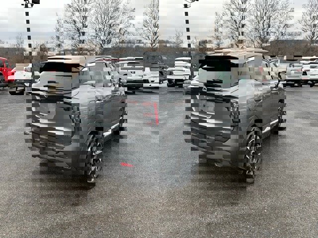 Used 2025 Nissan Kicks SV image 6