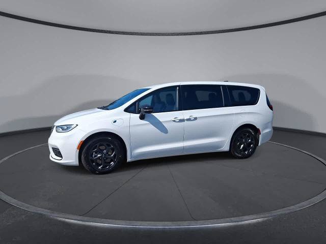 Used 2024 Chrysler Pacifica Limited FWD image 4