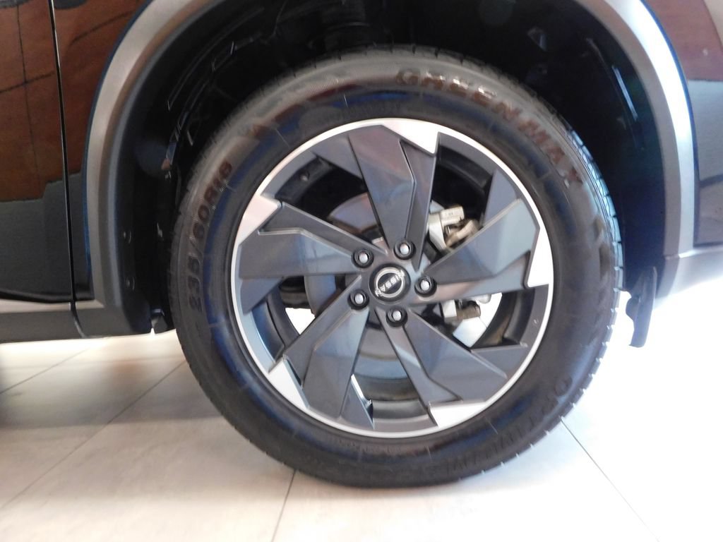 Used 2025 Nissan Rogue SV AWD/4WD image 11