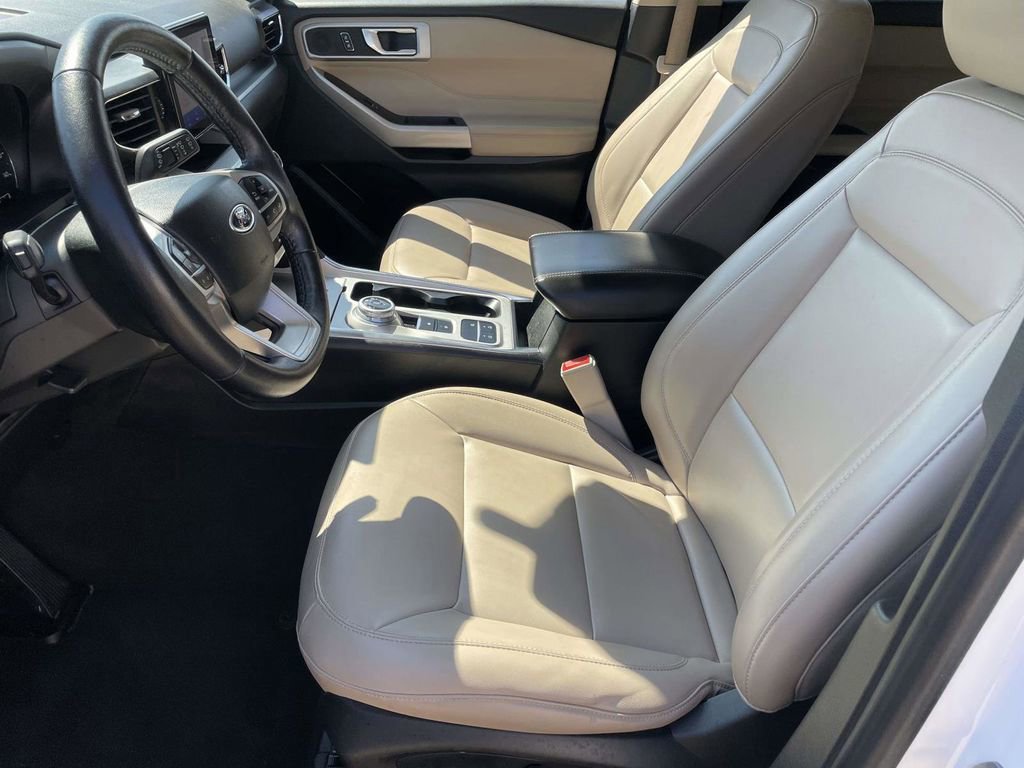 Certified 2022 Ford Explorer XLT w/ Equipment Group 202A image 13