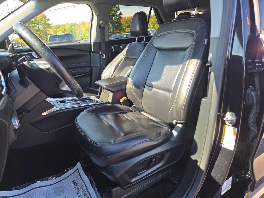 Certified 2021 Ford Explorer XLT w/ Equipment Group 202A AWD/4WD image 6