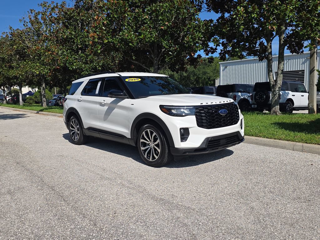 Certified 2025 Ford Explorer ST-Line w/ Premium Package RWD image 2