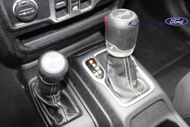 Used 2019 Jeep Wrangler Unlimited Sahara AWD/4WD image 16