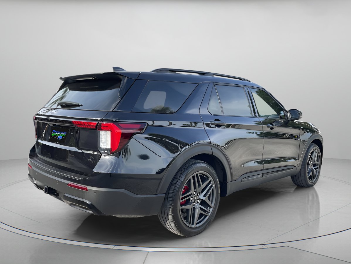 Certified 2025 Ford Explorer ST-Line w/ Premium Package RWD image 3