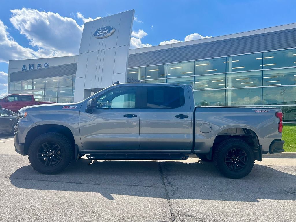 Used 2022 Chevrolet Silverado 1500 LT Trail Boss w/ LPO, Dark Essentials Package AWD/4WD image 3