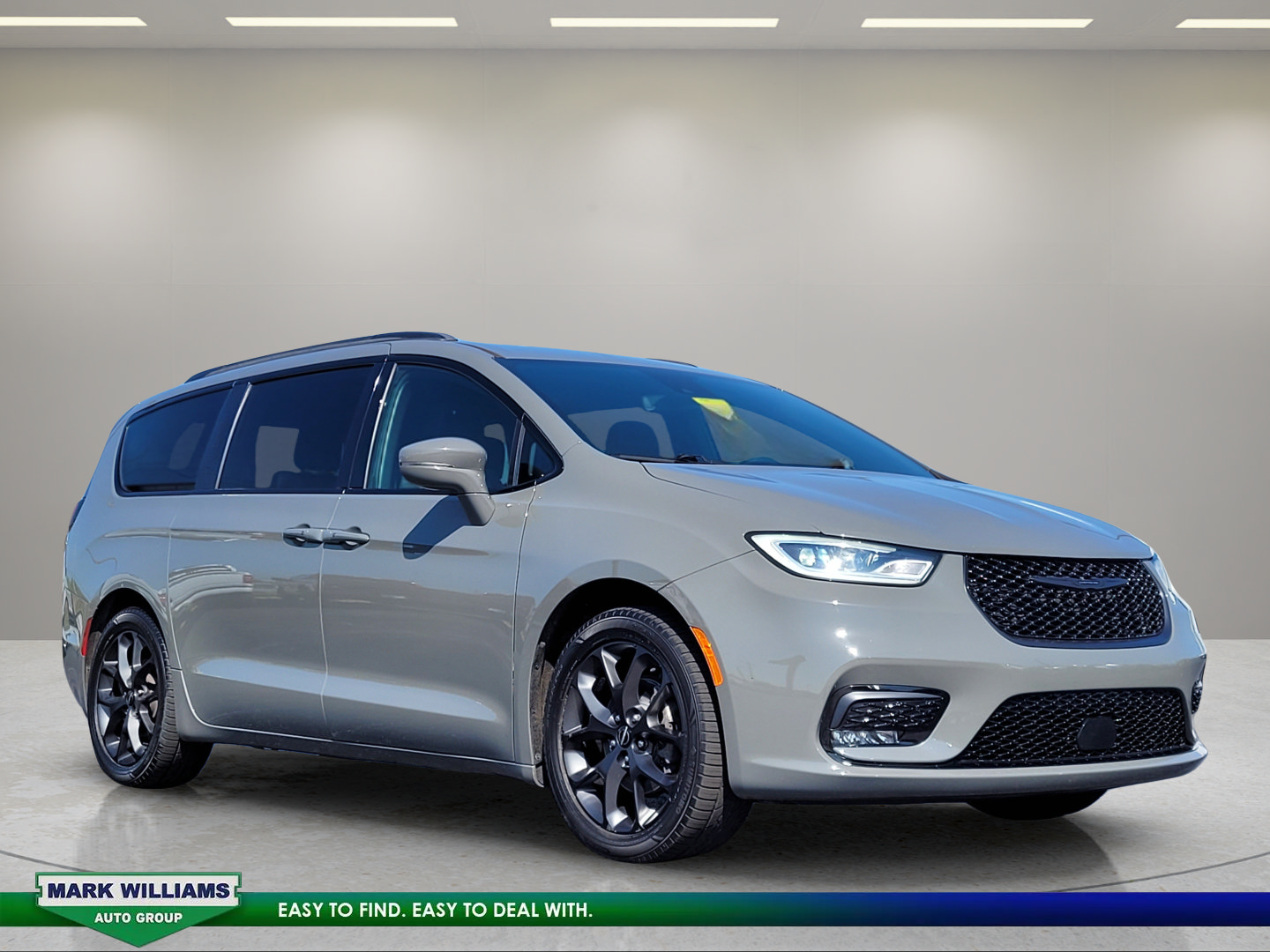 Used 2021 Chrysler Pacifica Touring w/ S Appearance Package FWD image 1