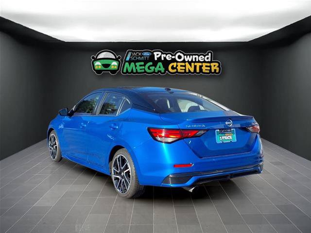Used 2025 Nissan Sentra SR FWD image 3