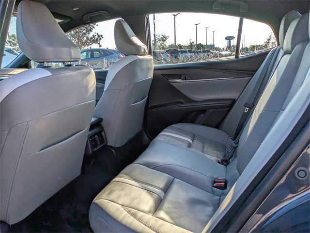 Used 2025 Toyota Camry SE image 12