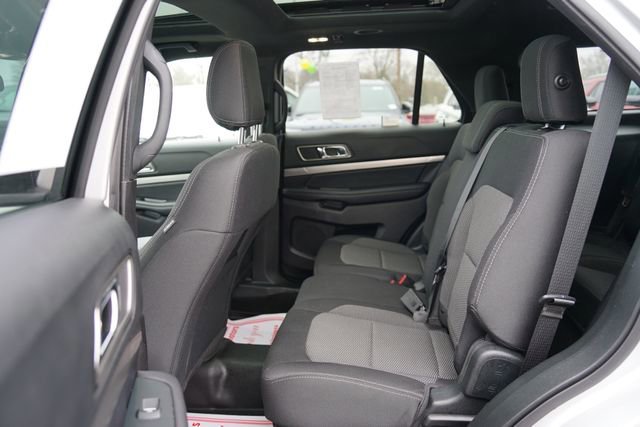 Certified 2018 Ford Explorer XLT w/ Equipment Group 201A image 9