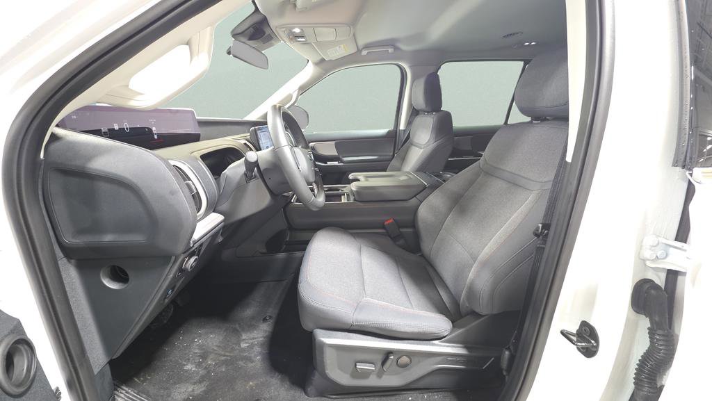 Certified 2025 Ford Expedition Active AWD/4WD image 17