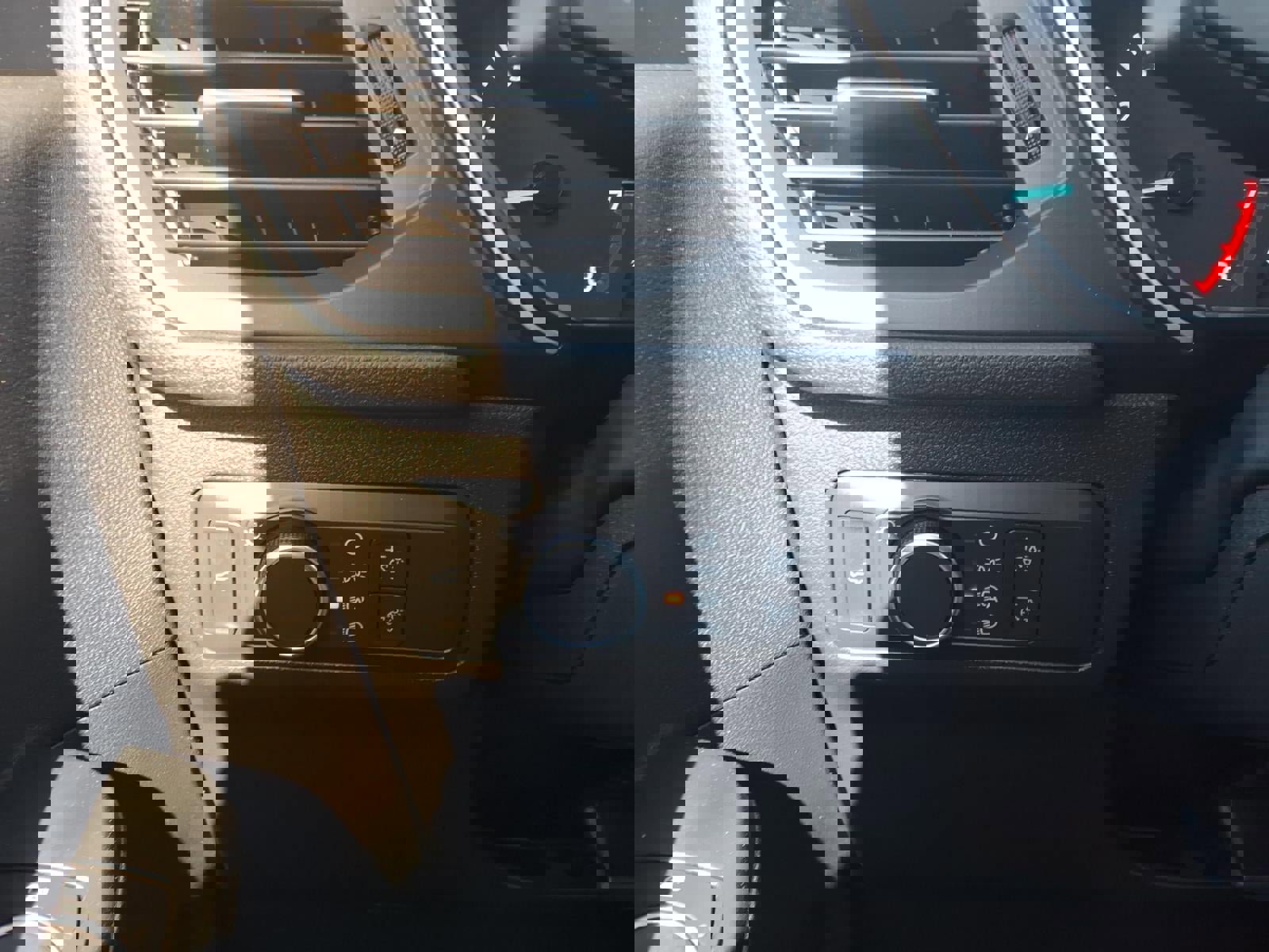 Certified 2022 Ford Escape SE w/ SE Sport Appearance Package image 23