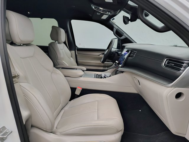 Used 2025 Jeep Wagoneer L Series III AWD/4WD image 14
