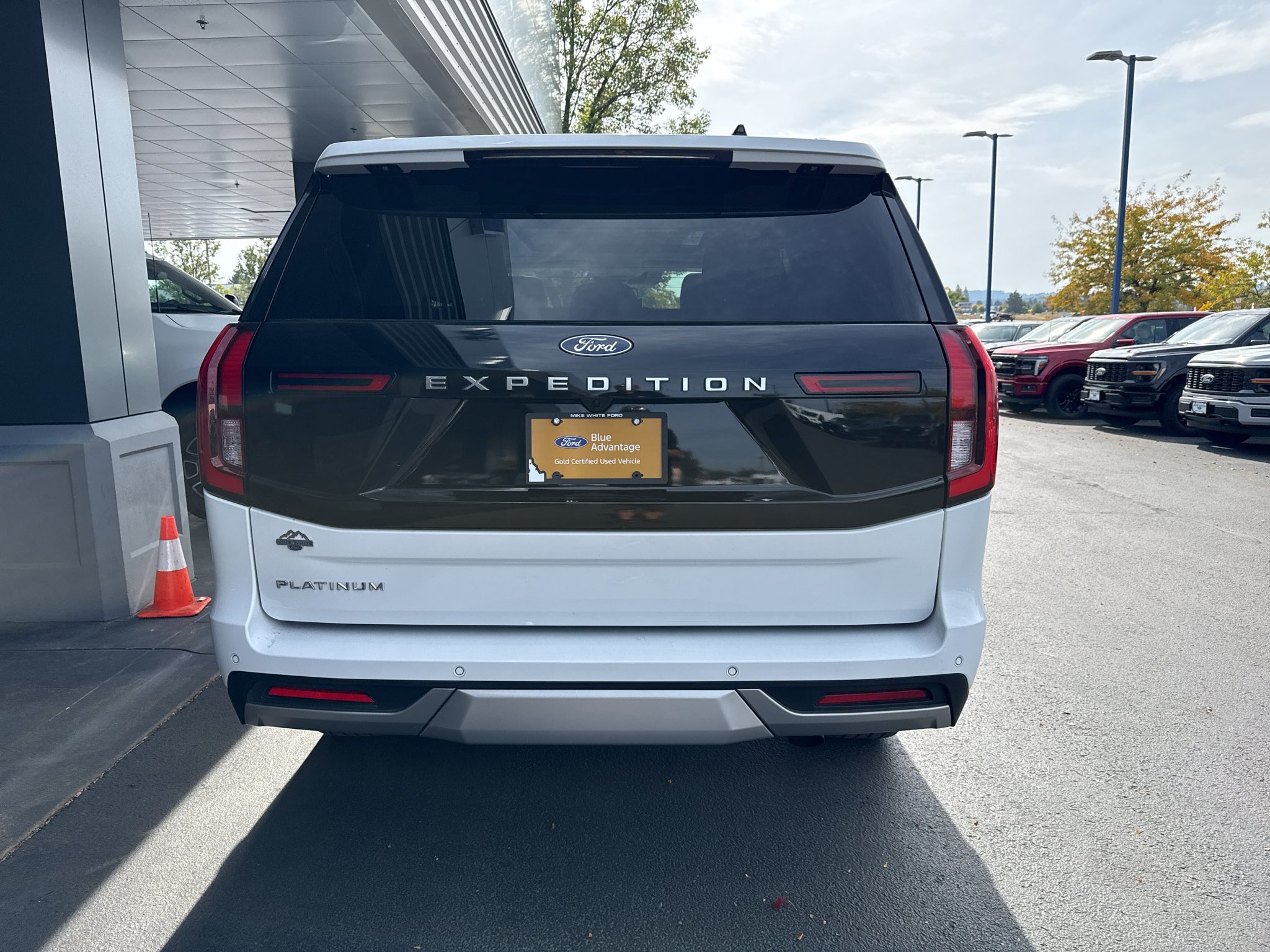 Certified 2025 Ford Expedition Platinum w/ Driver's Package AWD/4WD image 5