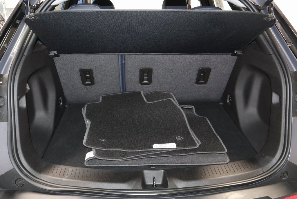 Used 2022 Chevrolet Bolt EUV Premier image 18