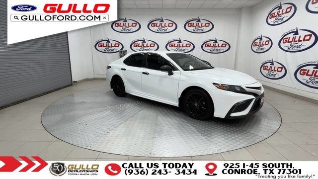 Used 2022 Toyota Camry SE FWD image 2