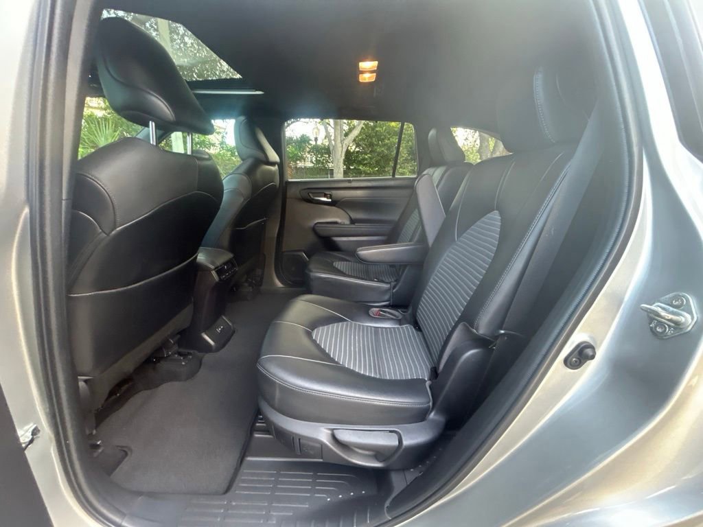 Used 2022 Toyota Highlander XSE image 38