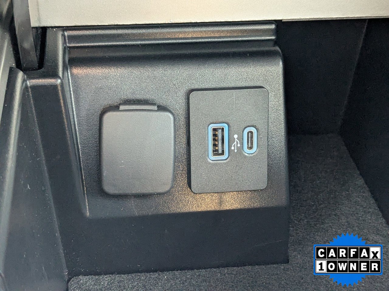 Certified 2022 Ford Explorer XLT w/ Equipment Group 202A image 30