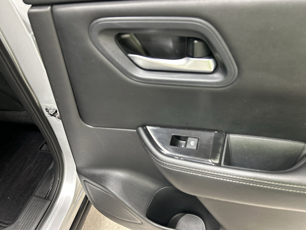 Used 2024 Nissan Rogue S FWD image 31