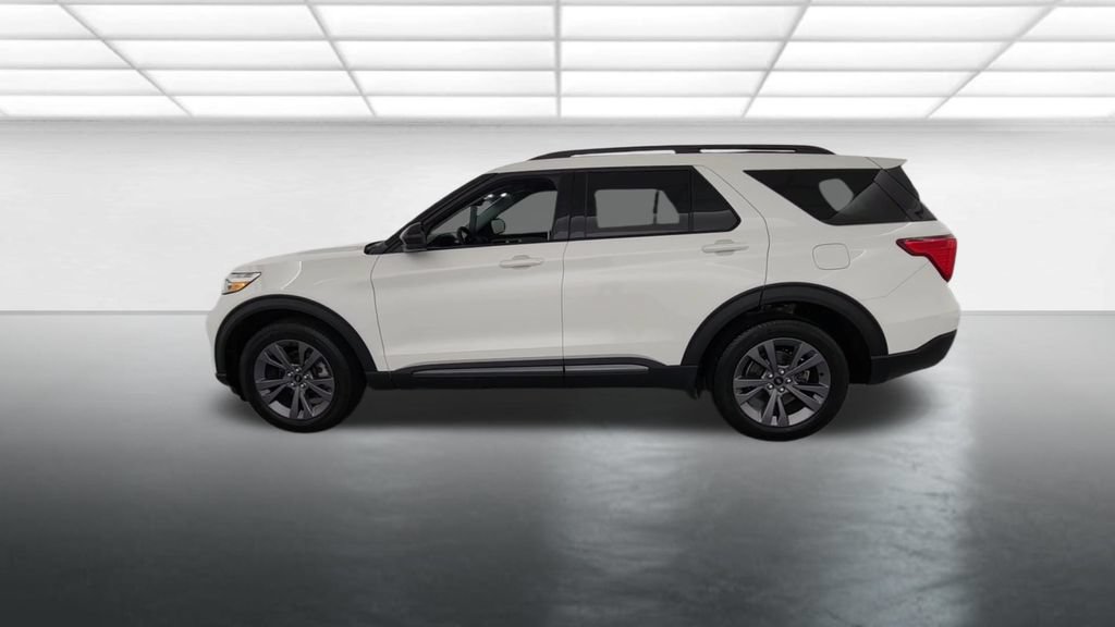 Certified 2024 Ford Explorer XLT w/ Equipment Group 202A AWD/4WD image 5