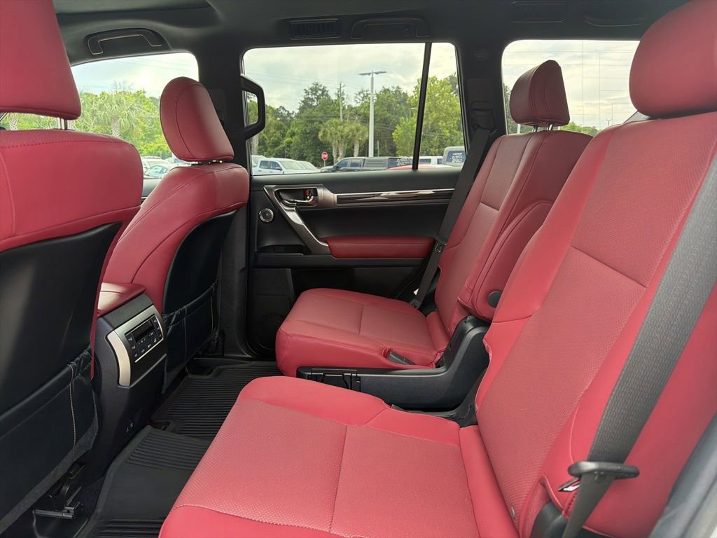 Used 2023 Lexus GX 460 Premium w/ Accessory Package AWD/4WD image 18