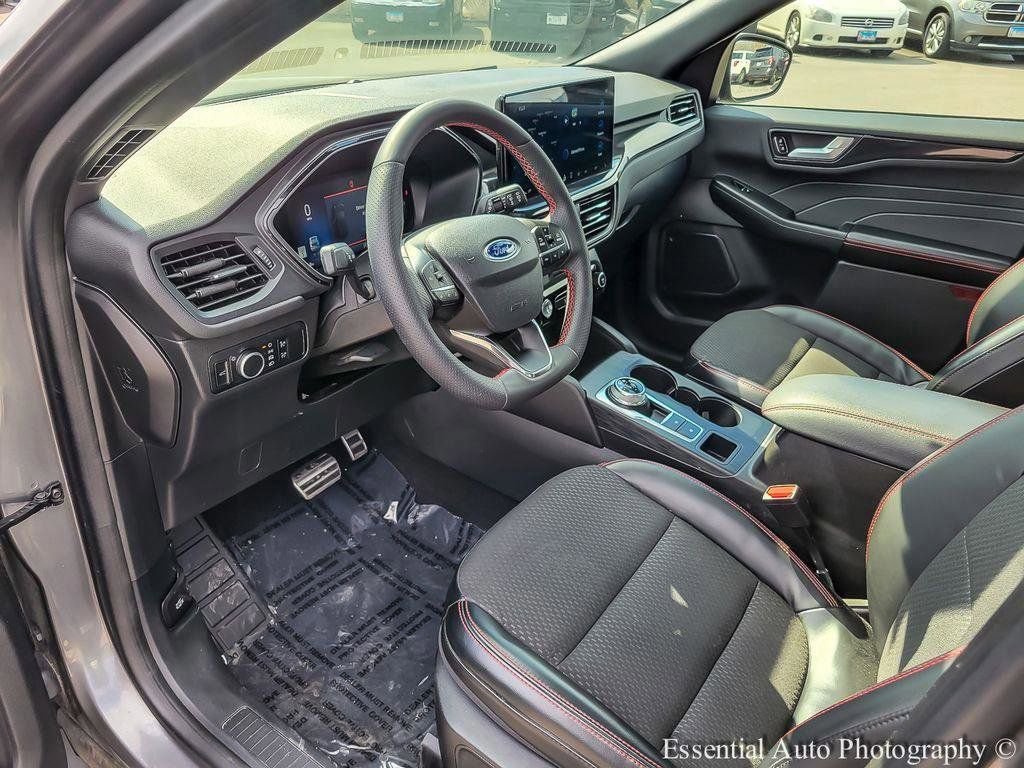Certified 2023 Ford Escape ST-Line w/ Tech Pack #1 AWD/4WD image 10