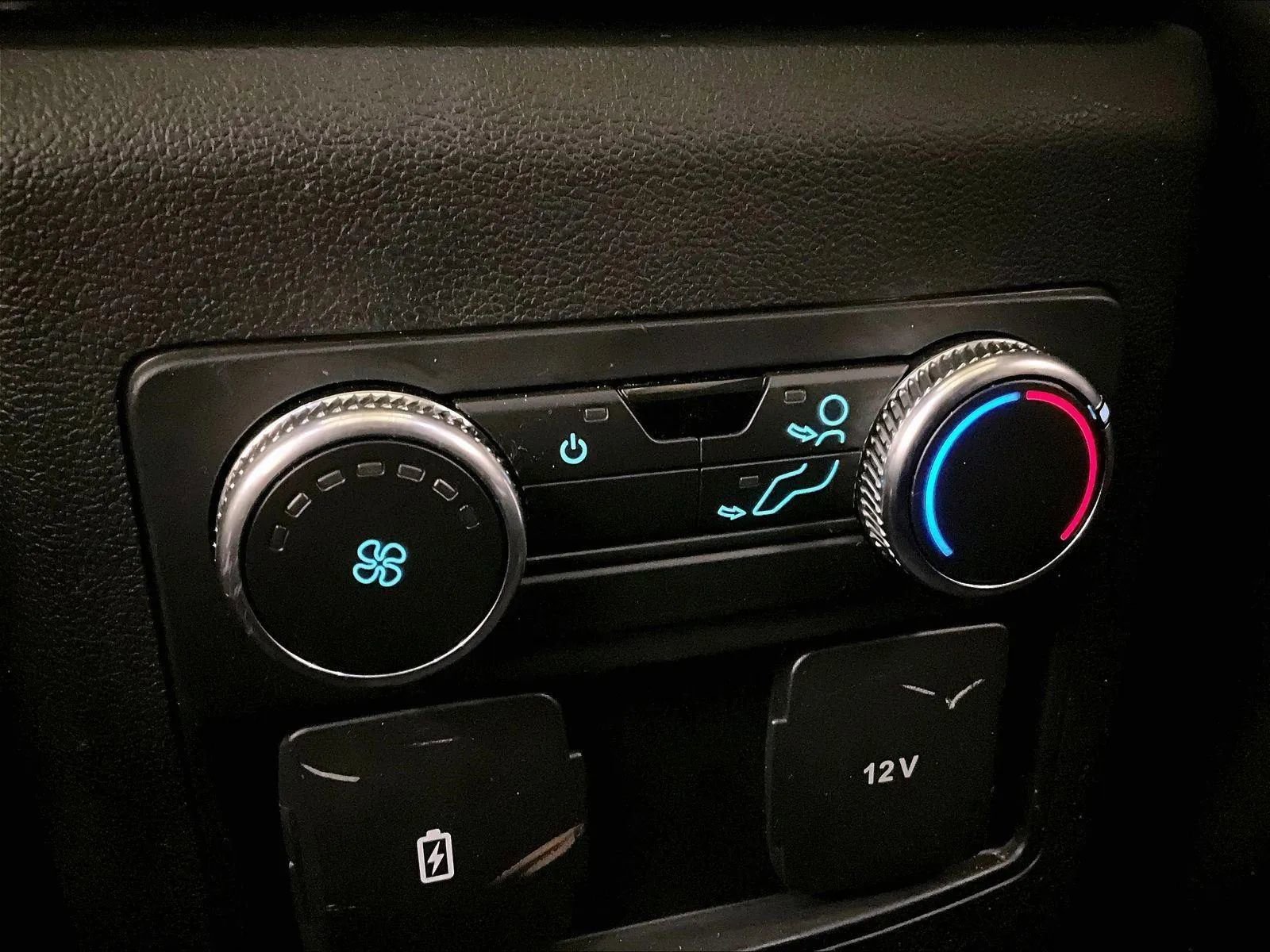 Certified 2021 Ford Explorer XLT w/ Equipment Group 202A image 33