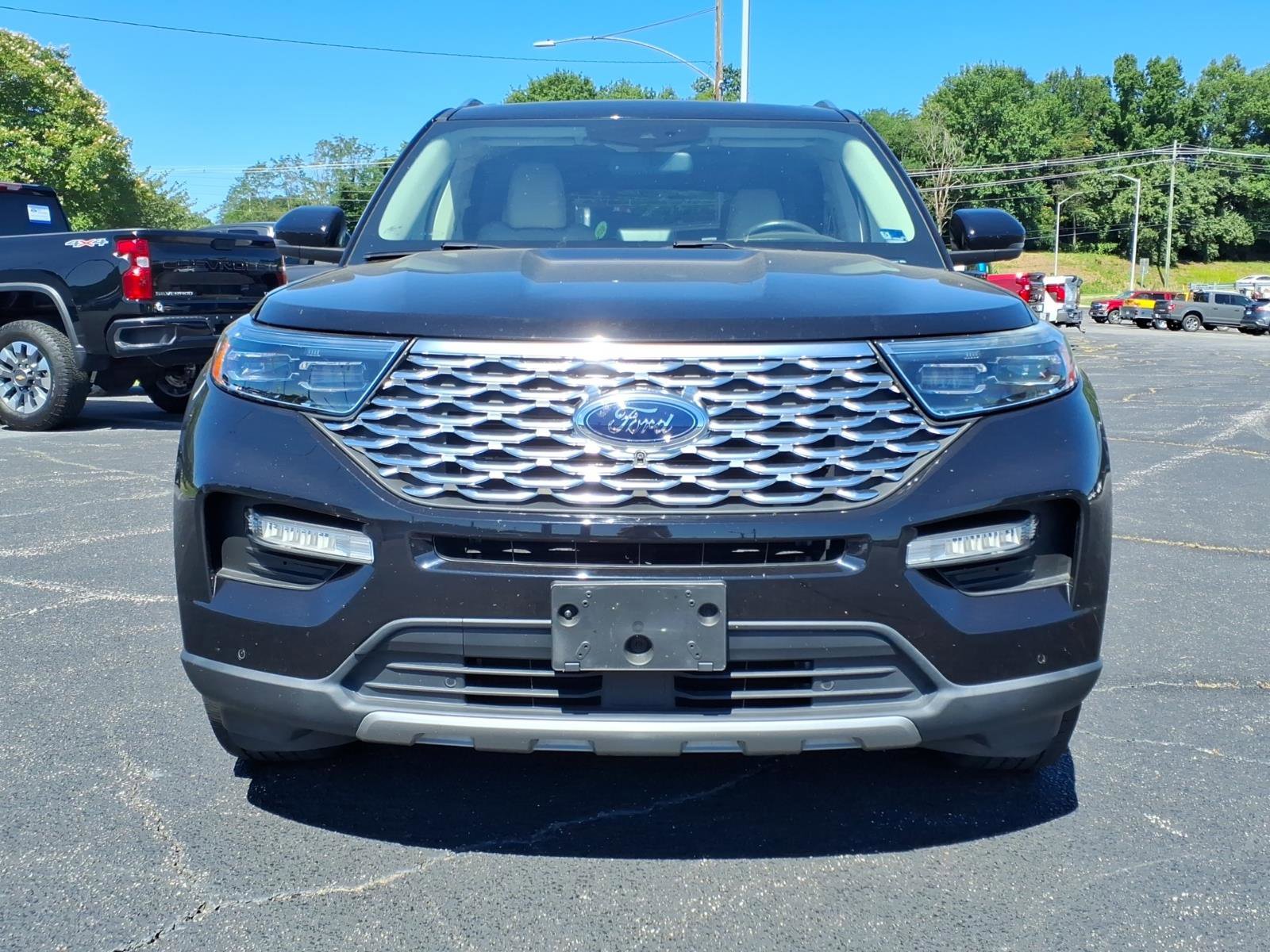 Certified 2020 Ford Explorer Platinum w/ Premium Technology Package AWD/4WD image 3