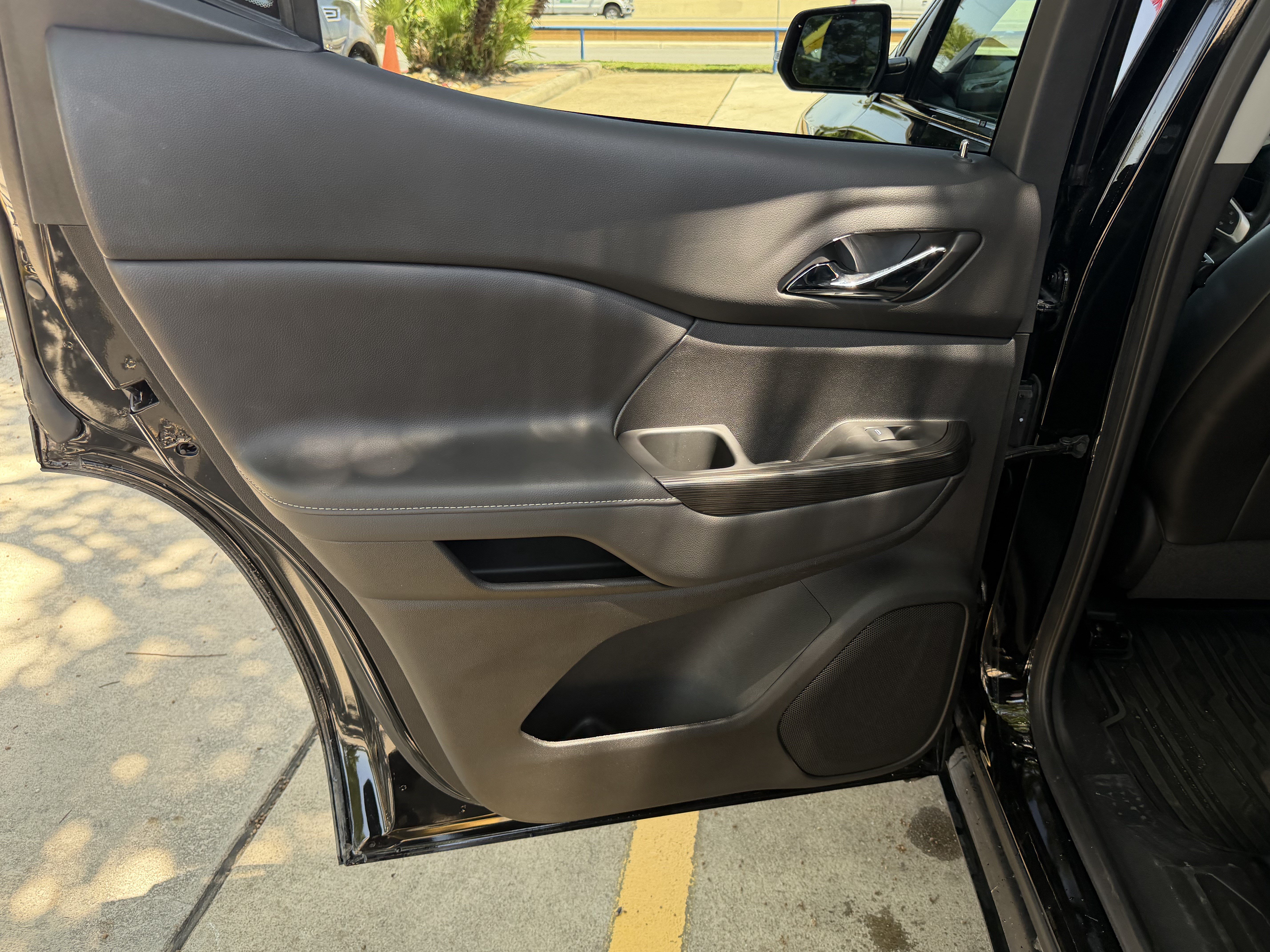 Used 2023 GMC Acadia SLT w/ Elevation Edition FWD image 14