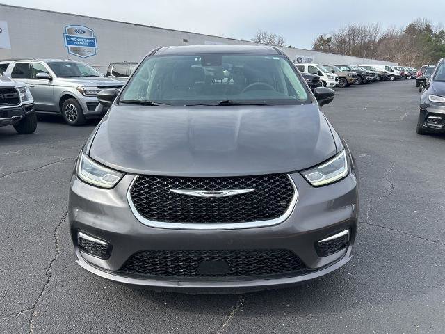 Used 2023 Chrysler Pacifica Touring-L FWD image 2