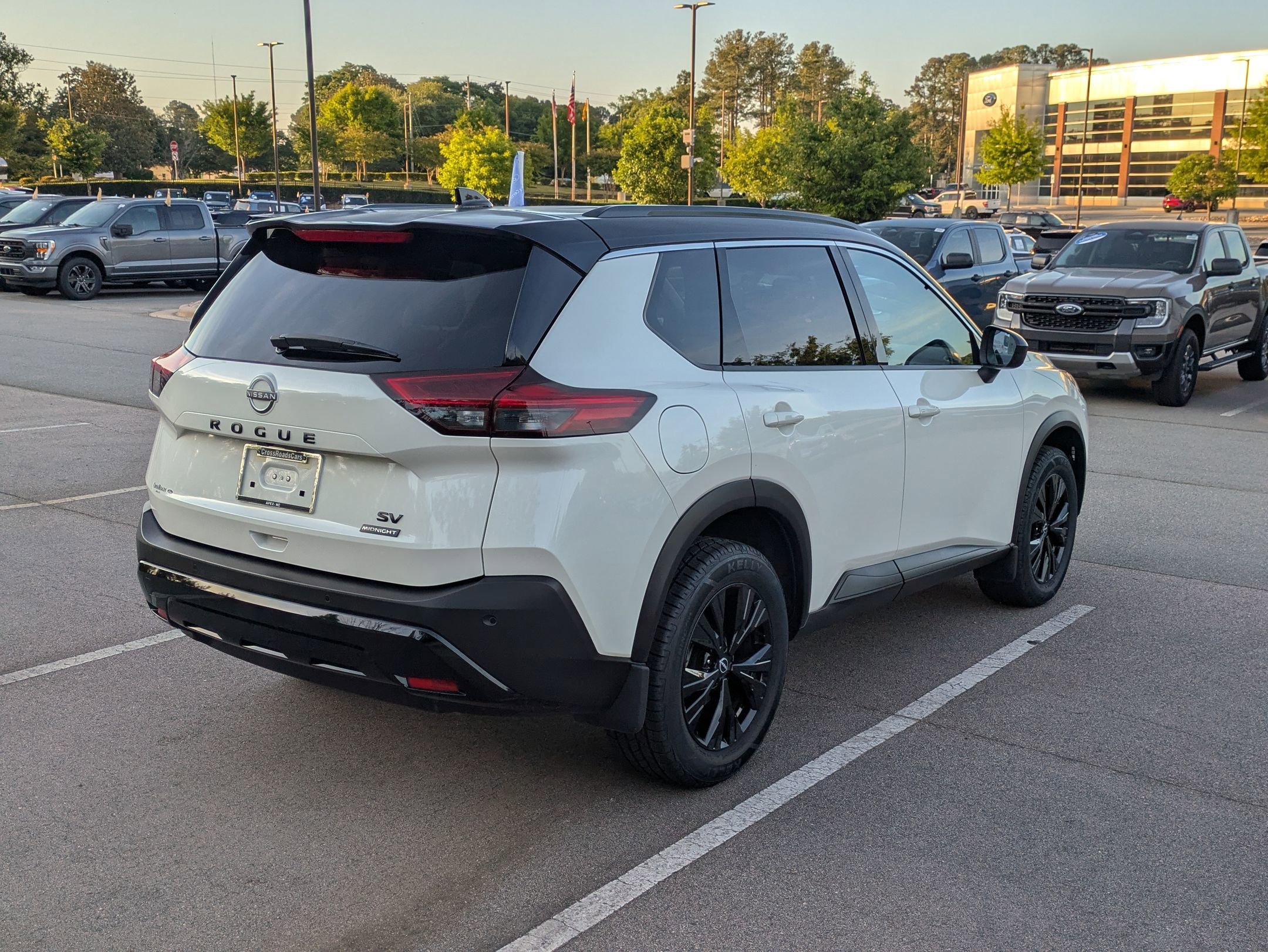 Used 2023 Nissan Rogue SV w/ SV Premium B Package FWD image 4