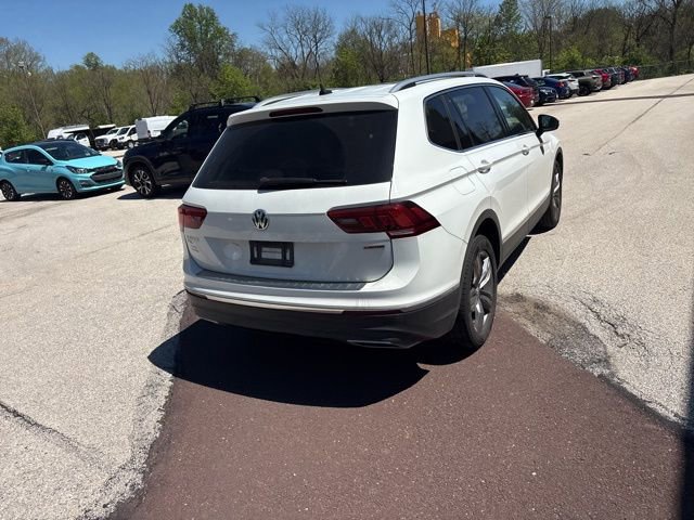 Used 2021 Volkswagen Tiguan SEL AWD/4WD image 32