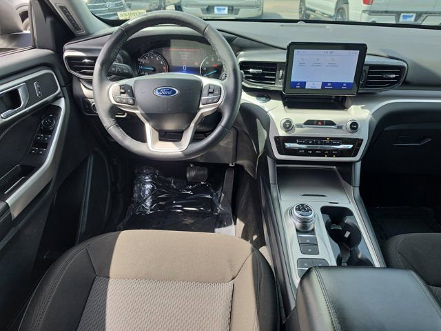 Certified 2024 Ford Explorer XLT RWD image 16
