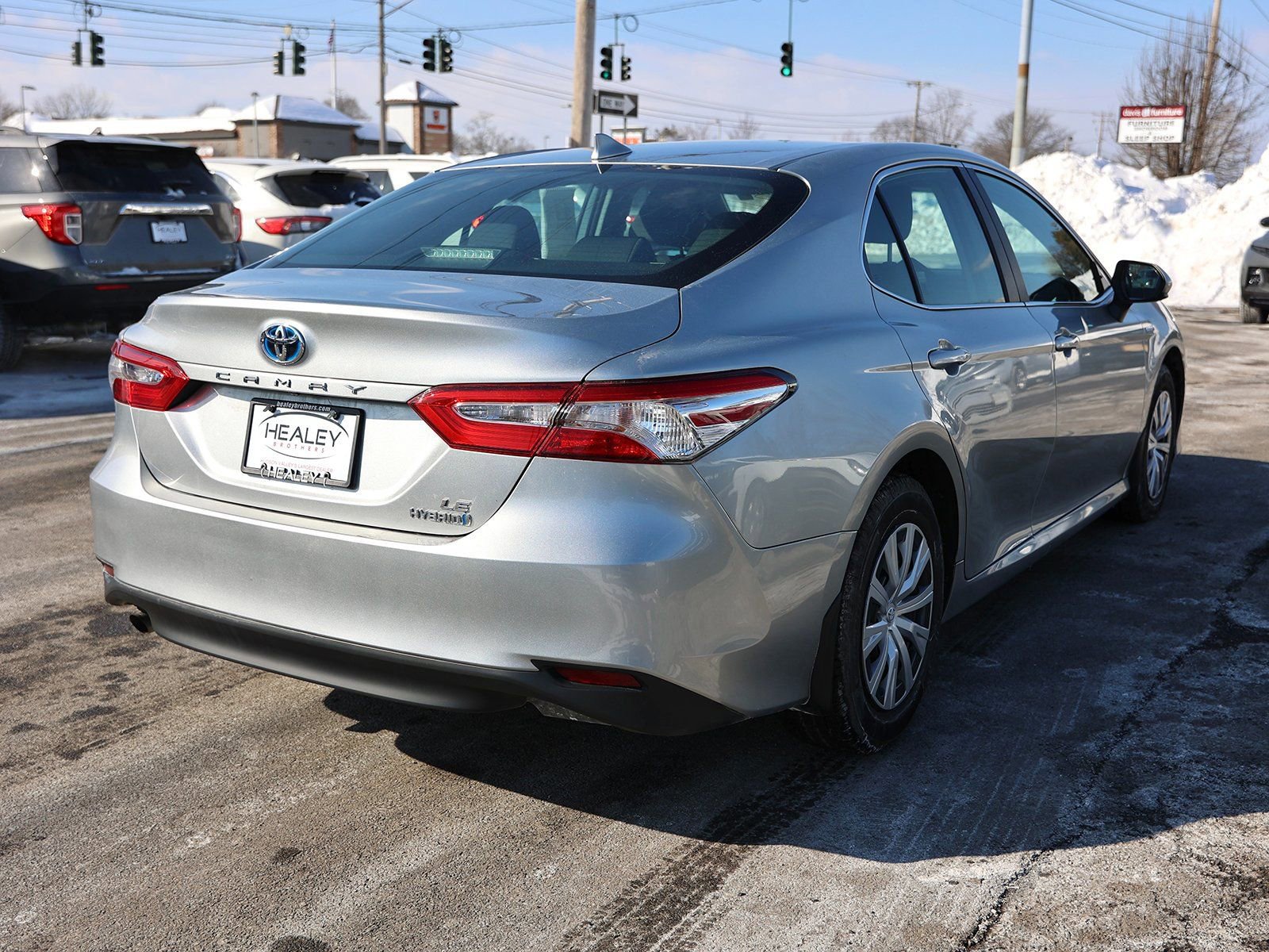 Used 2020 Toyota Camry LE image 4