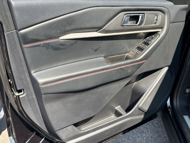 Certified 2025 Ford Explorer ST-Line AWD/4WD image 12