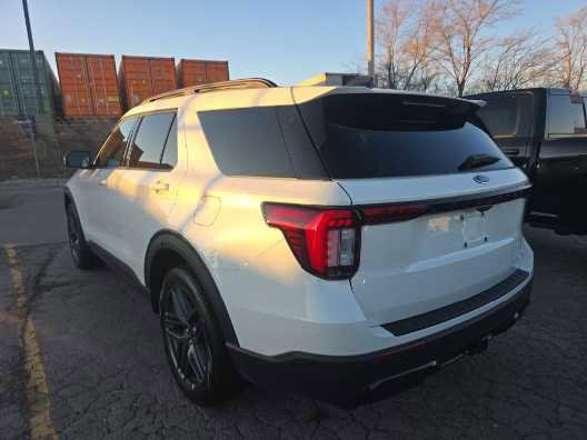 Certified 2025 Ford Explorer ST-Line w/ Premium Package image 6
