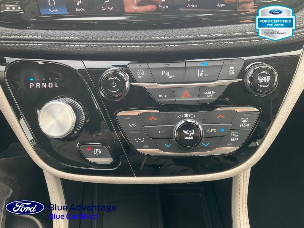 Used 2024 Chrysler Pacifica Limited image 13