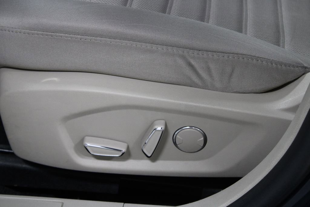Certified 2020 Ford Fusion SE FWD image 19