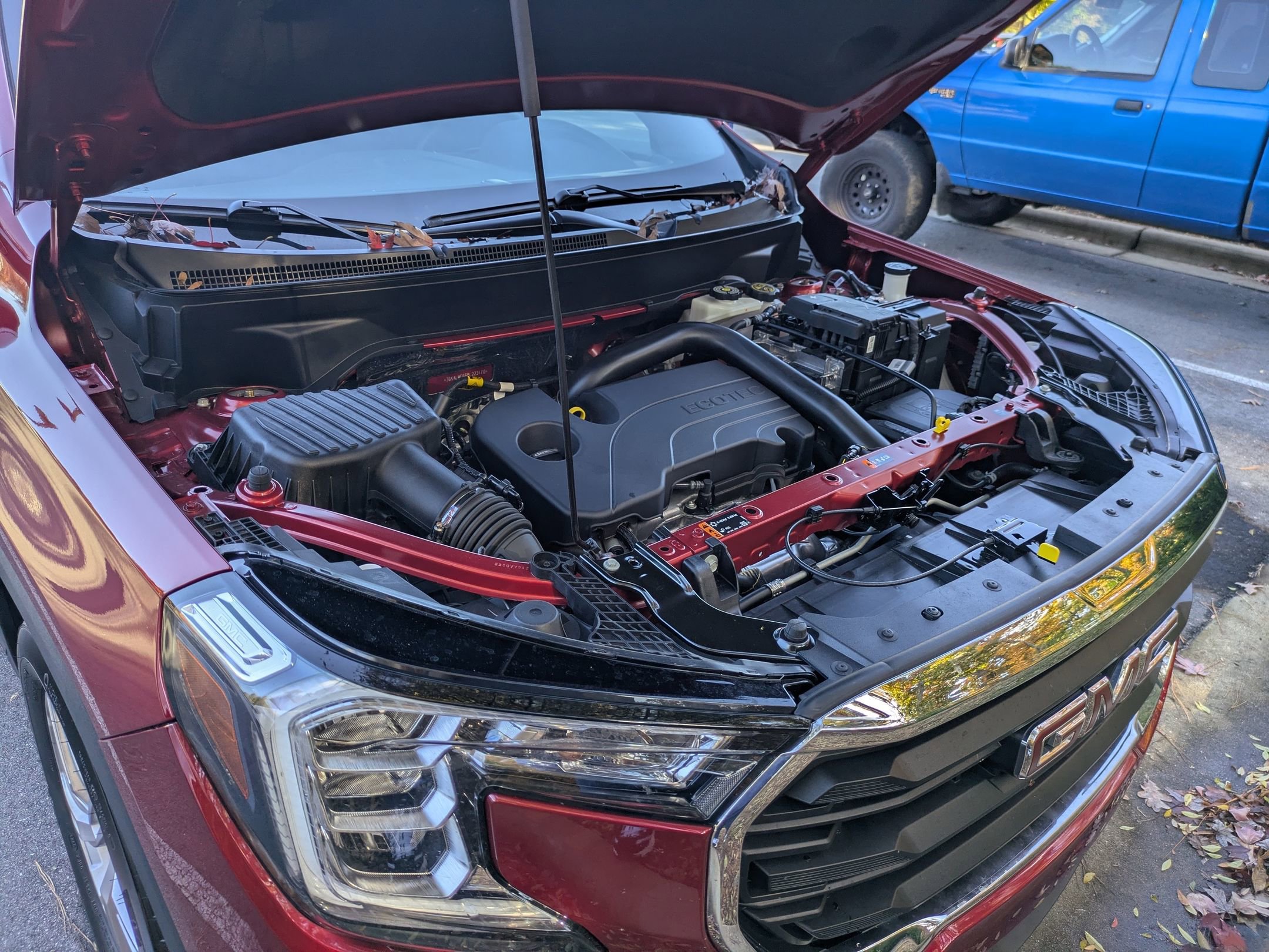 Used 2023 GMC Terrain SLE w/ Driver Convenience Package image 38