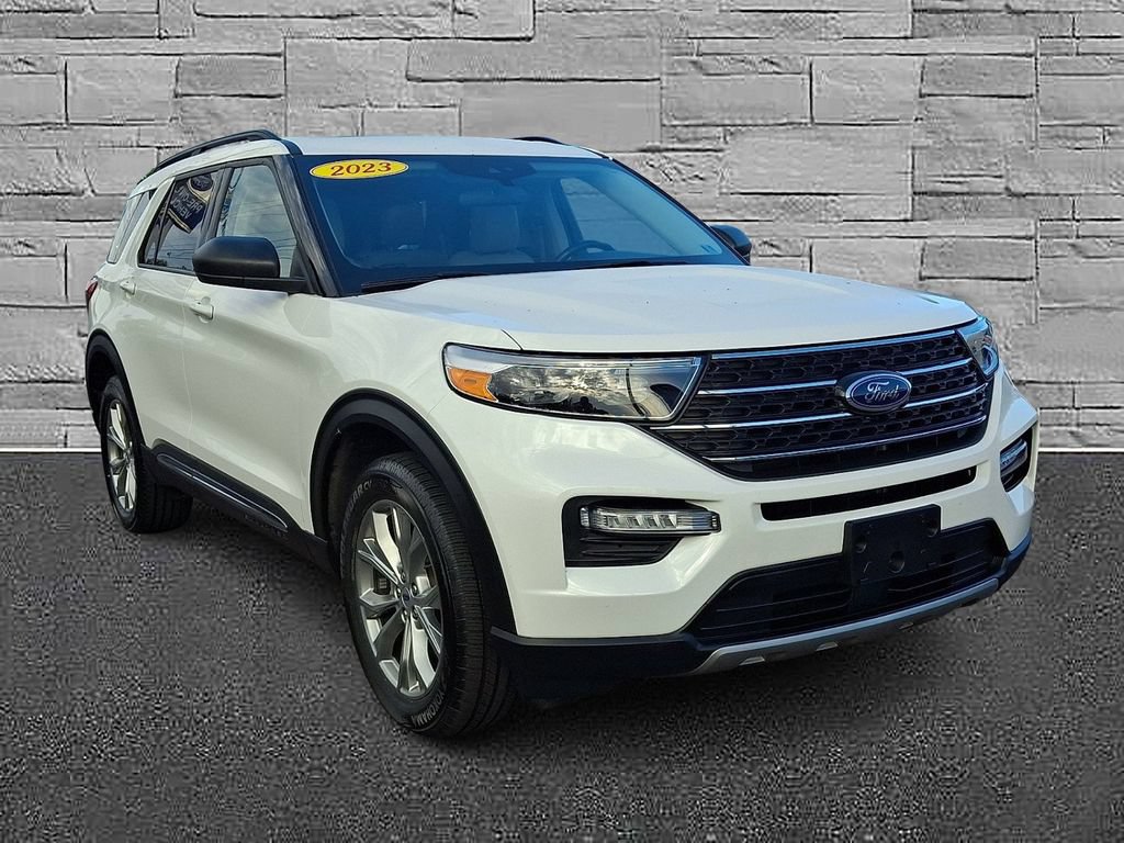 Certified 2023 Ford Explorer XLT w/ Equipment Group 202A AWD/4WD image 2