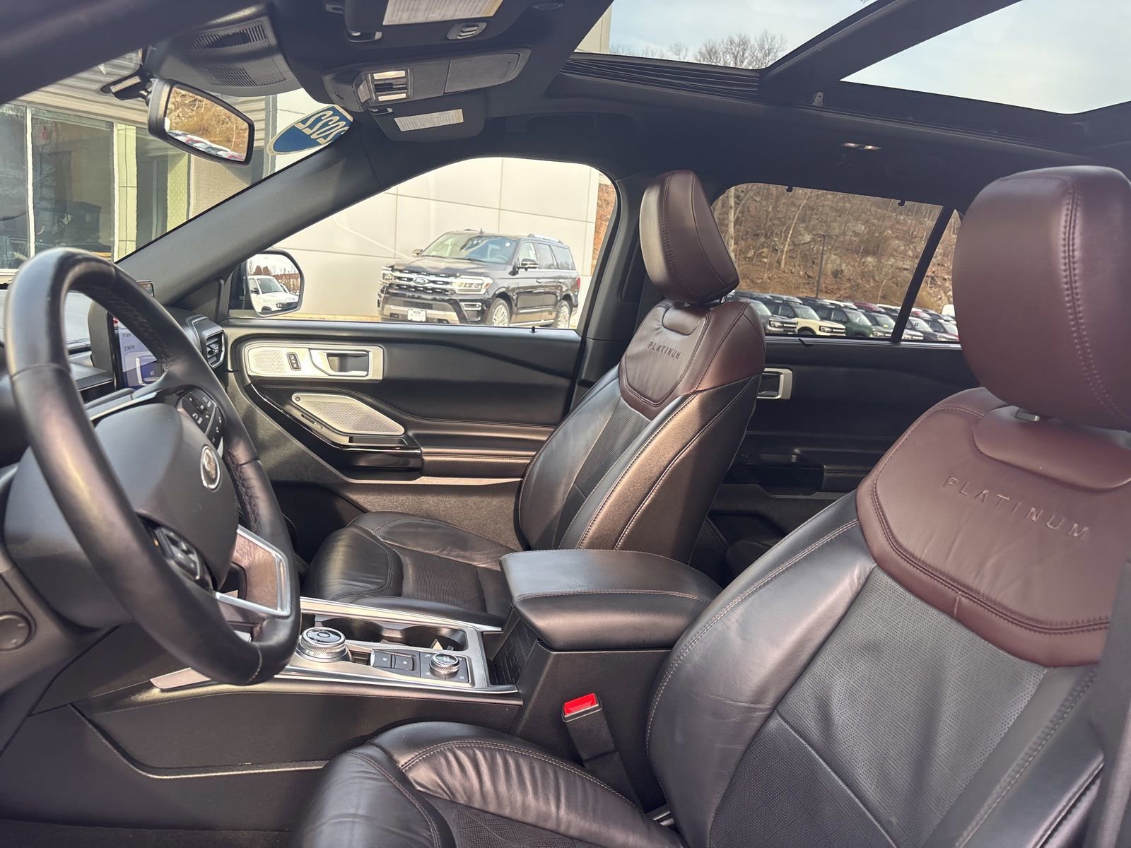 Certified 2022 Ford Explorer Platinum w/ Equipment Group 601A image 11