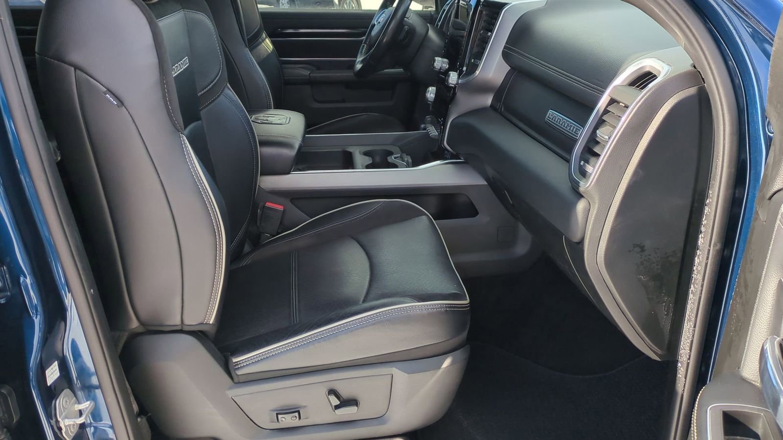 Used 2022 RAM 2500 Laramie w/ Night Edition image 27