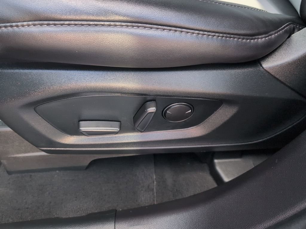 Certified 2022 Ford Explorer XLT w/ Equipment Group 202A image 9