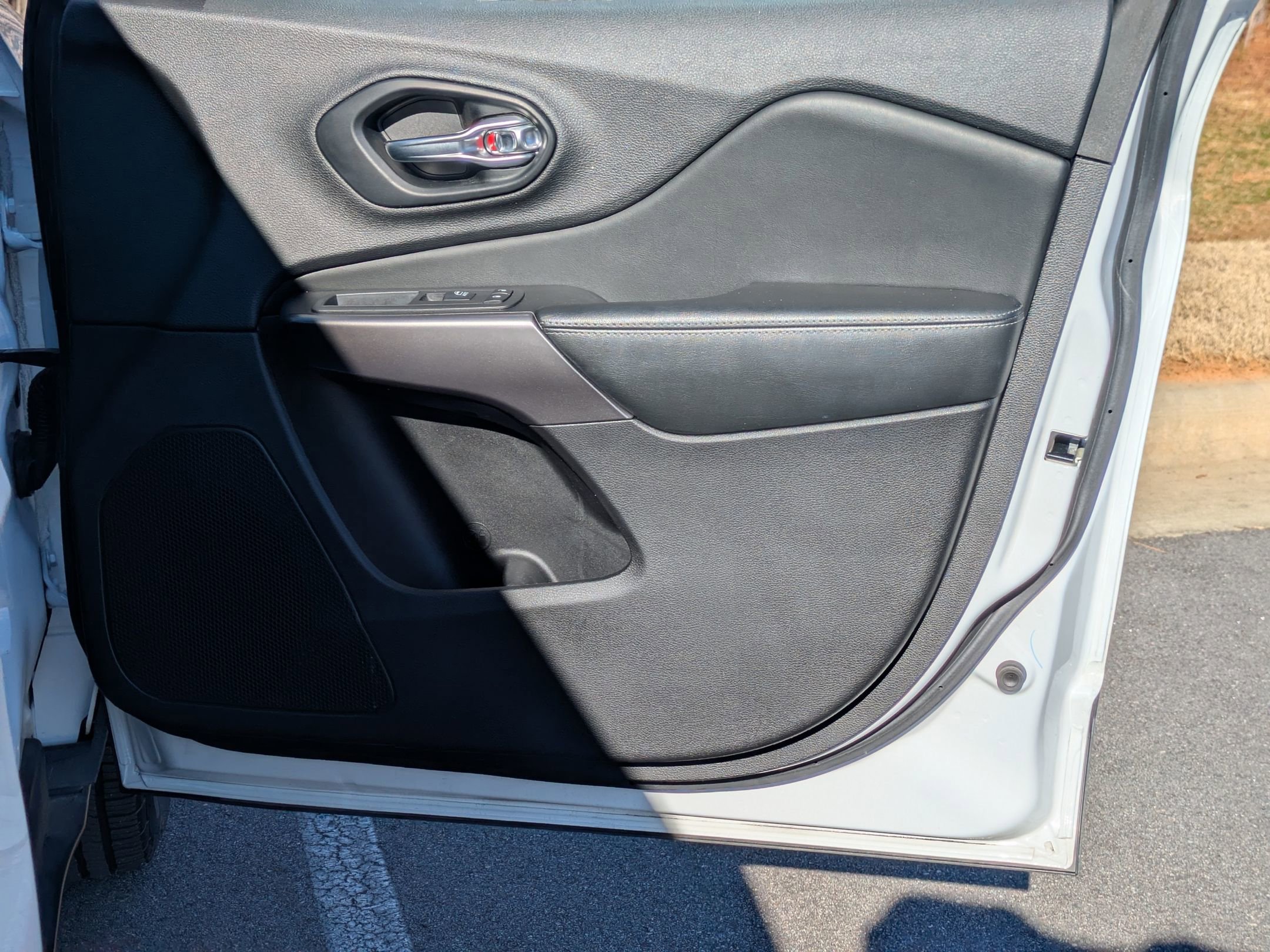 Used 2021 Jeep Cherokee Latitude Lux w/ Trailer Tow Group image 35