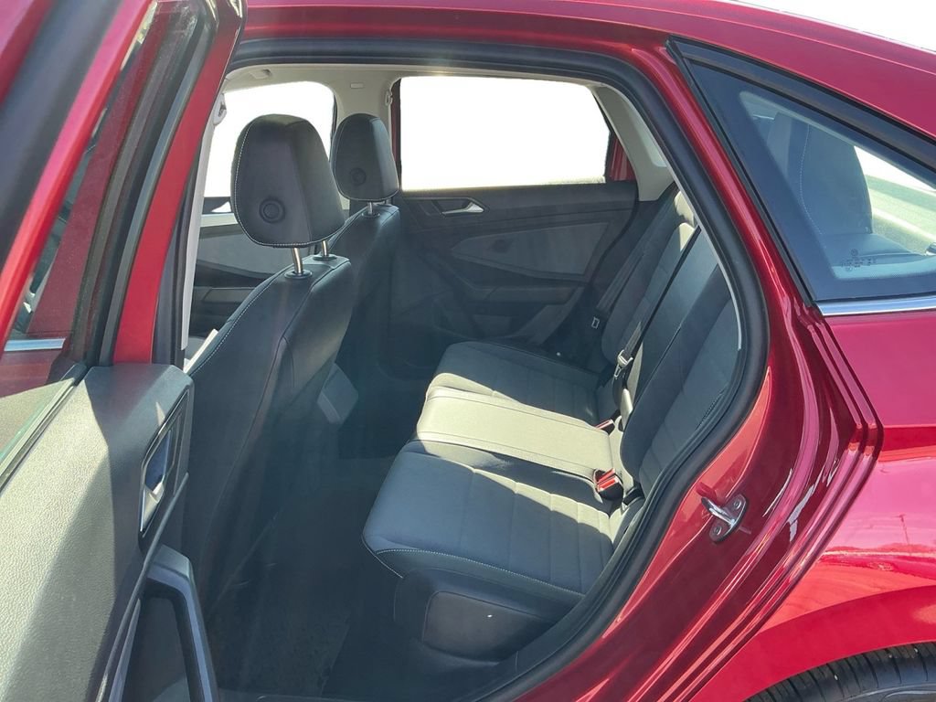 Used 2025 Volkswagen Jetta SE w/ Sunroof Package FWD image 21