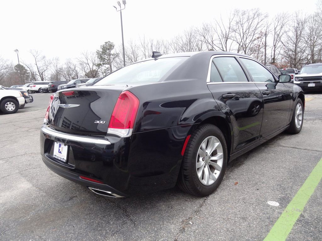 Used 2023 Chrysler 300 Touring image 4
