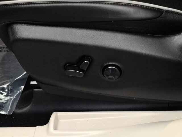 Used 2024 Chrysler Pacifica Limited AWD/4WD image 24