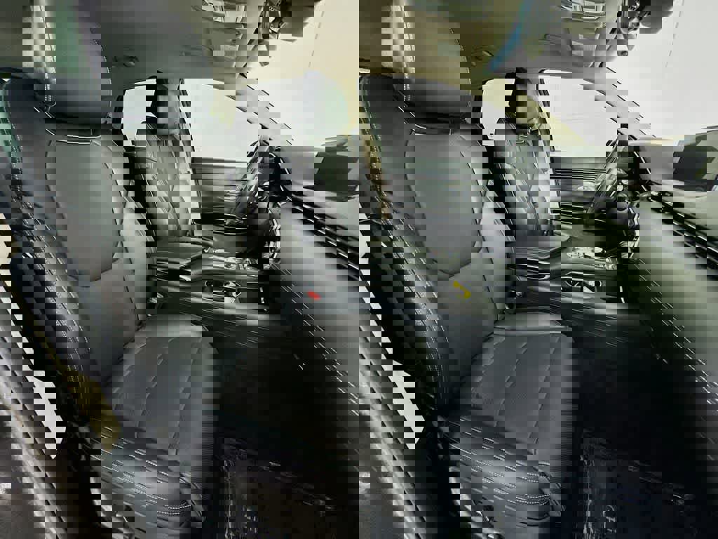 Used 2025 Genesis GV70 2.5T image 18