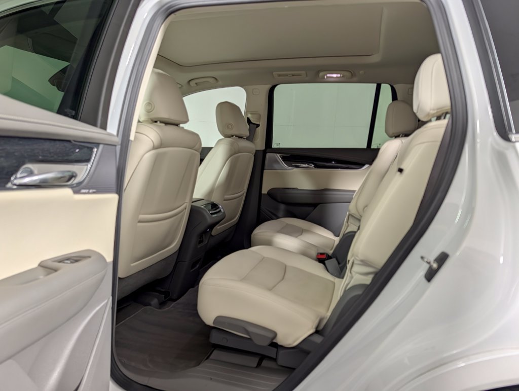 Used 2023 Cadillac XT6 Premium Luxury w/ Technology Package FWD image 13