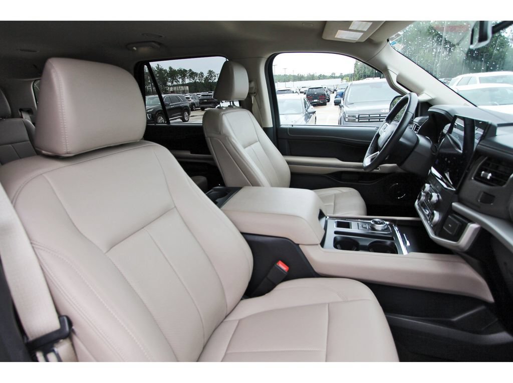 Certified 2024 Ford Expedition XLT RWD image 27