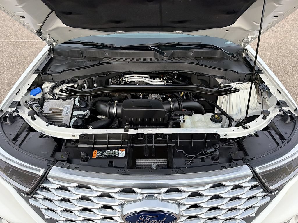 Certified 2023 Ford Explorer Platinum w/ Technology Package AWD/4WD image 35